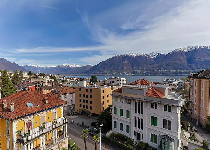 ホテル Locarno 3*