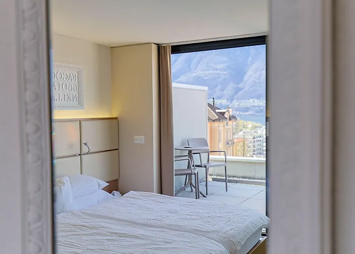 ホテル Locarno 3*